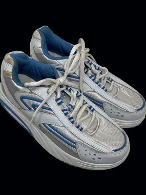 white and blue Curves for Women toning rocker sneakers, size 7 - S12